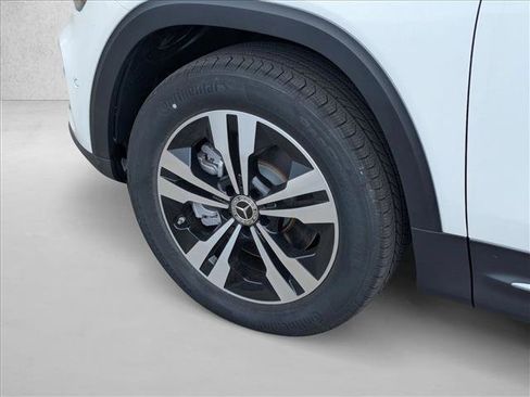 Used 2025 Mercedes-Benz GLB 250 4MATIC image 10