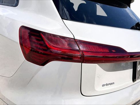 Used 2021 Audi e-tron Premium w/ Convenience Plus Package AWD/4WD image 26
