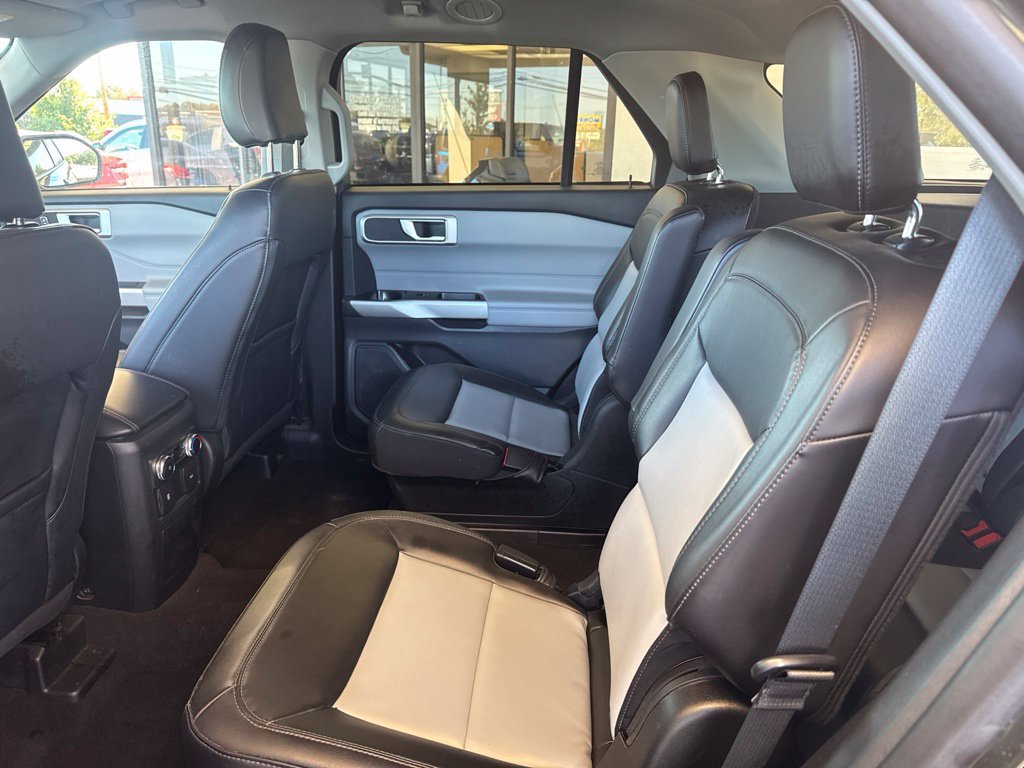 Used 2023 Ford Explorer XLT w/ Equipment Group 202A AWD/4WD image 13