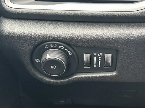 Used 2020 Chrysler Pacifica Touring-L w/ Advanced Safetytec Group image 35