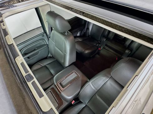 Used 2013 GMC Yukon Denali RWD image 25