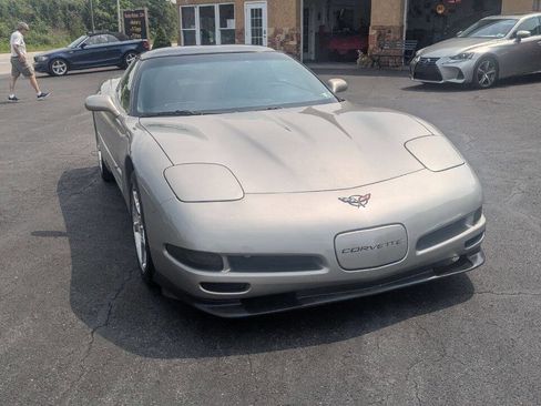 Used 2001 Chevrolet Corvette Coupe w/ Preferred Equipment Group1 image 22
