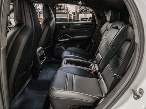 Used 2023 Porsche Cayenne Turbo GT image 33