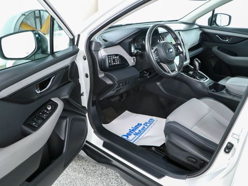 Used 2023 Subaru Outback Premium AWD/4WD image 3