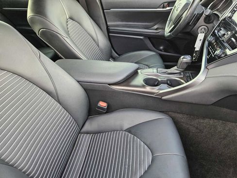 Used 2022 Toyota Camry SE image 14