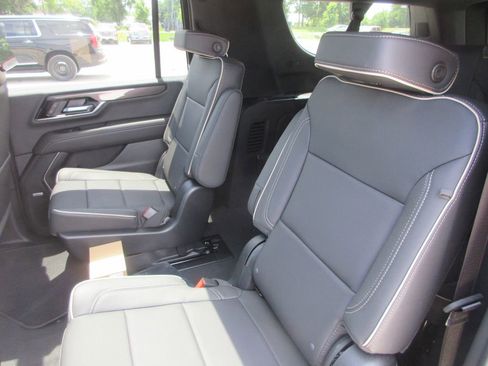New 2026 GMC Yukon XL Elevation w/ Elevation Premium Package AWD/4WD image 12