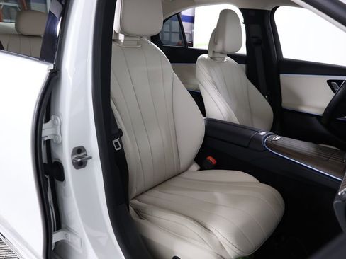Used 2025 Mercedes-Benz E 450 4MATIC Sedan image 50