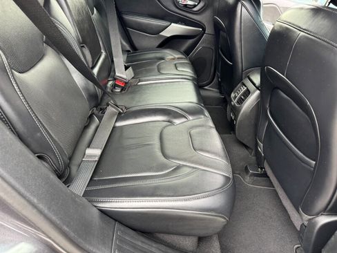 Used 2021 Jeep Cherokee High Altitude image 39