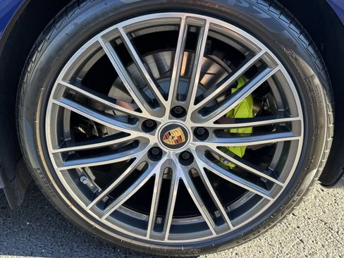 Certified 2023 Porsche Panamera 4 image 9