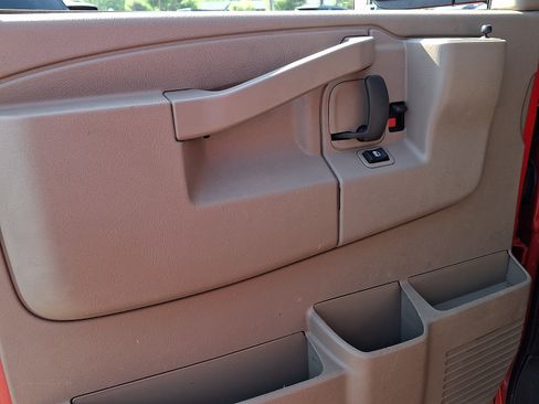Used 2024 GMC Savana 3500 Extended RWD image 12