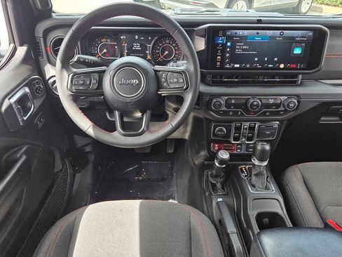 Used 2024 Jeep Wrangler Unlimited Rubicon AWD/4WD image 12