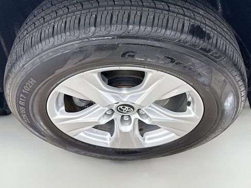 Certified 2019 Toyota RAV4 XLE image 31