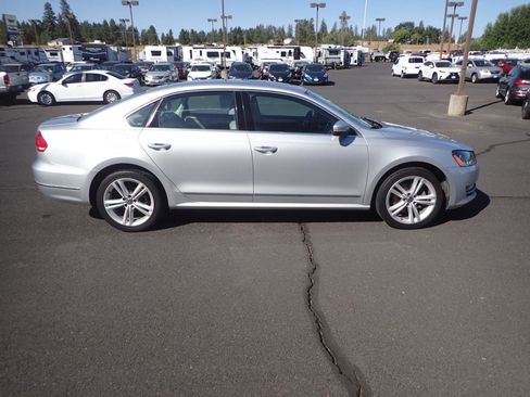 Used 2013 Volkswagen Passat TDI SE FWD image 6