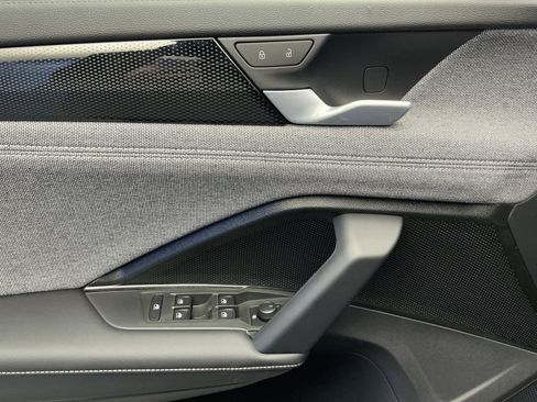 New 2026 Volkswagen Tiguan S image 10