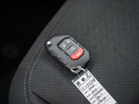 Used 2022 Jeep Gladiator Willys image 49