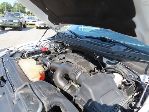 Used 2018 Ford F150 XLT w/ Equipment Group 302A Luxury AWD/4WD image 30