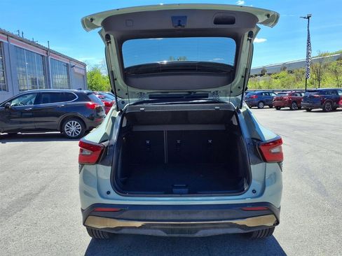 Used 2025 Chevrolet Trax ACTIV FWD image 9