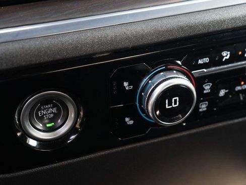 Used 2024 GMC Sierra 1500 SLT image 34