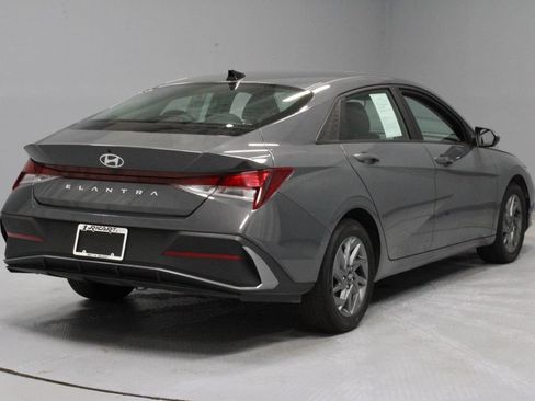 Used 2024 Hyundai Elantra SEL FWD image 11