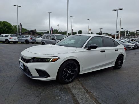 Used 2023 Honda Civic Sport image 3