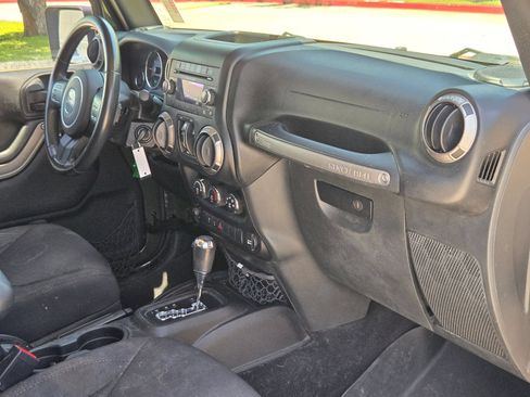Used 2015 Jeep Wrangler Unlimited Sport w/ Quick Order Package 24S AWD/4WD image 29