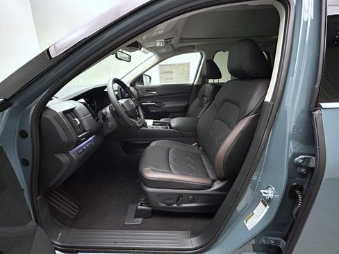New 2026 Nissan Pathfinder Platinum AWD/4WD image 10