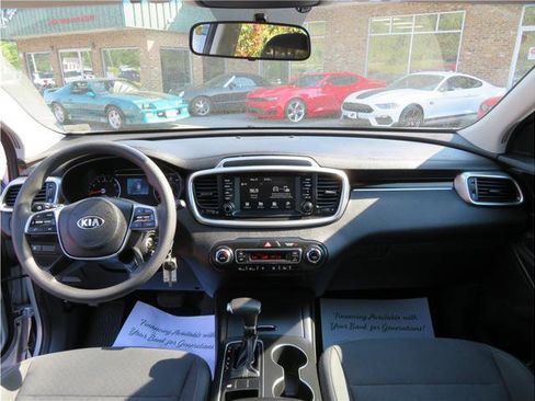 Used 2019 Kia Sorento FWD V6 image 6