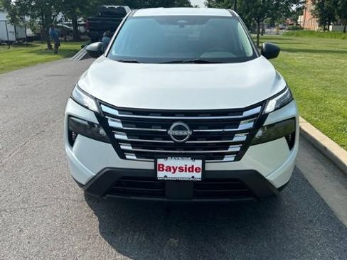 Used 2024 Nissan Rogue S AWD/4WD image 4