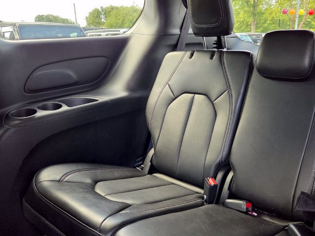 Used 2025 Chrysler Pacifica Select FWD image 10