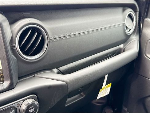 Used 2023 Jeep Wrangler Unlimited Sahara image 22