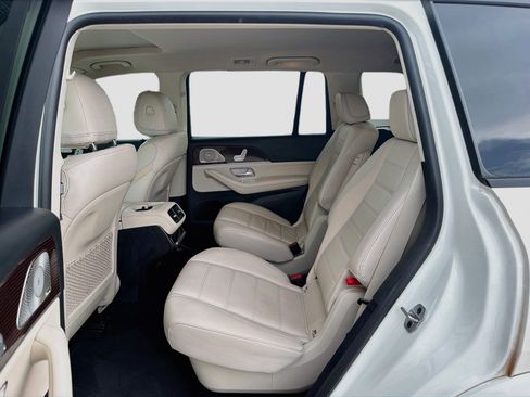 Used 2021 Mercedes-Benz GLS 580 4MATIC image 23