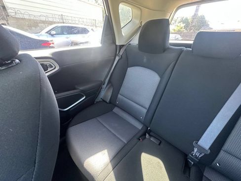 Used 2025 Kia Soul LX w/ LX Technology Package FWD image 37