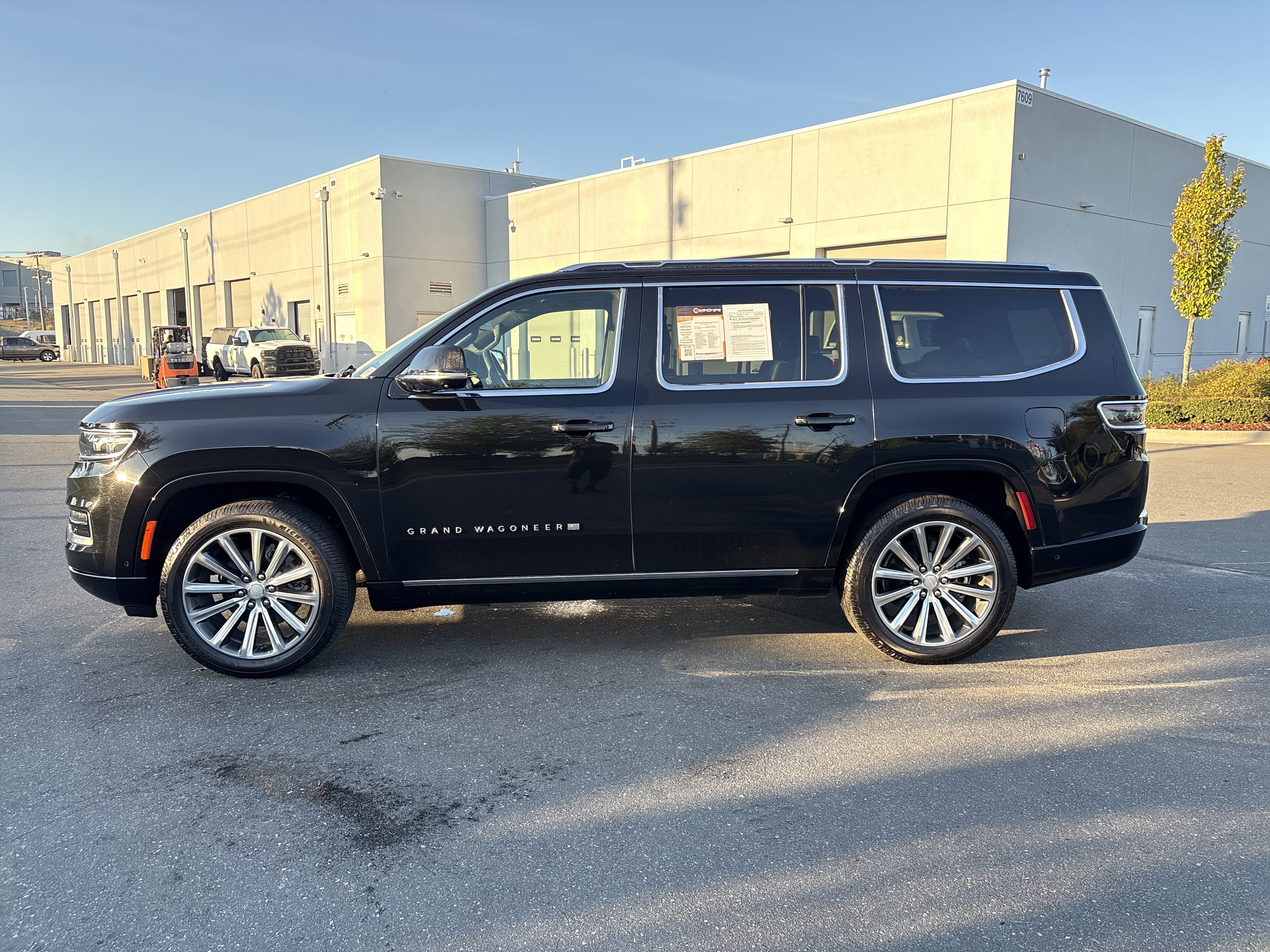 Used 2022 Jeep Grand Wagoneer Series II AWD/4WD image 6