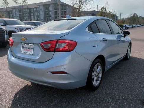 Used 2018 Chevrolet Cruze LT w/ Convenience Package image 6