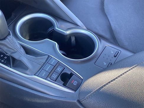 Used 2021 Toyota Camry XLE image 18