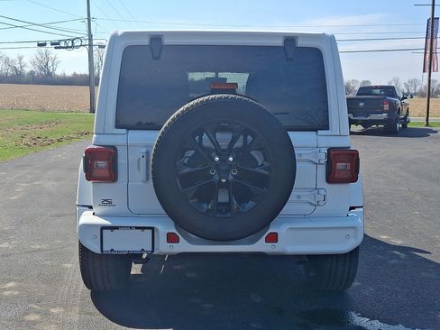 Certified 2022 Jeep Wrangler Unlimited Sahara image 5