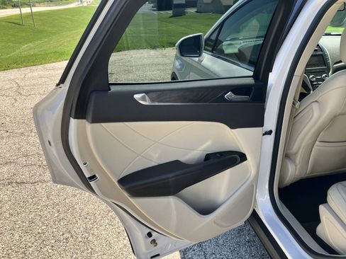 Used 2017 Lincoln MKC Reserve AWD/4WD image 15