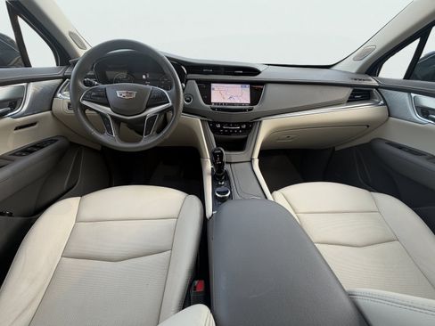 Used 2023 Cadillac XT5 Premium Luxury AWD/4WD image 2