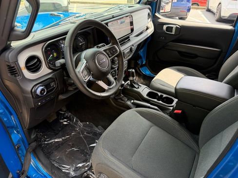Used 2024 Jeep Wrangler Unlimited Sahara AWD/4WD image 24