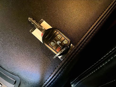 Used 2013 Ford Taurus SEL image 27