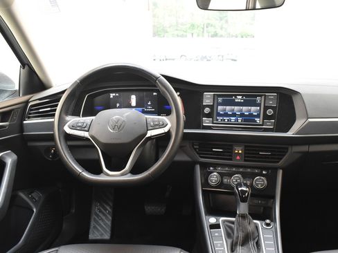 Used 2024 Volkswagen Jetta SE FWD image 23