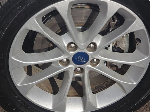 Used 2019 Ford Fusion SE image 9