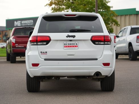 Used 2018 Jeep Grand Cherokee Altitude AWD/4WD image 4