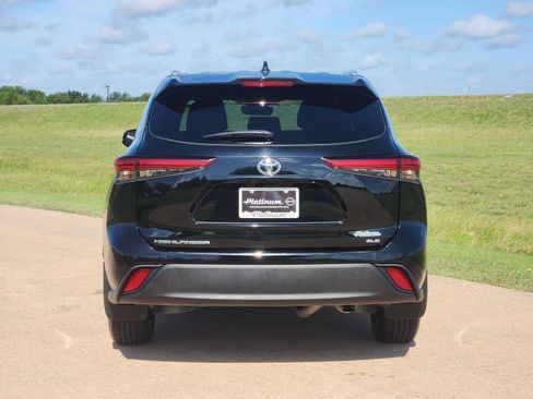 Used 2023 Toyota Highlander XLE FWD image 8