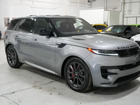 Used 2023 Land Rover Range Rover Sport SE Dynamic image 8