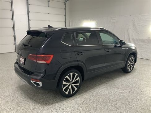 Used 2024 Volkswagen Taos SE FWD image 5