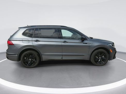 Used 2024 Volkswagen Tiguan SE R-Line AWD/4WD image 10