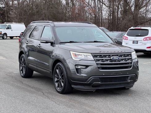 Used 2018 Ford Explorer XLT w/ Equipment Group 202A image 2