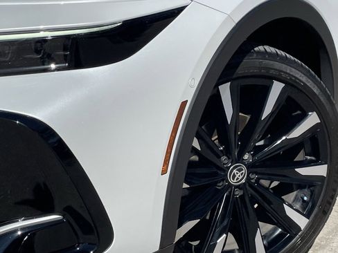 Used 2025 Toyota Crown Platinum image 10