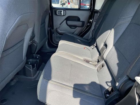 New 2025 Jeep Gladiator Sport image 29